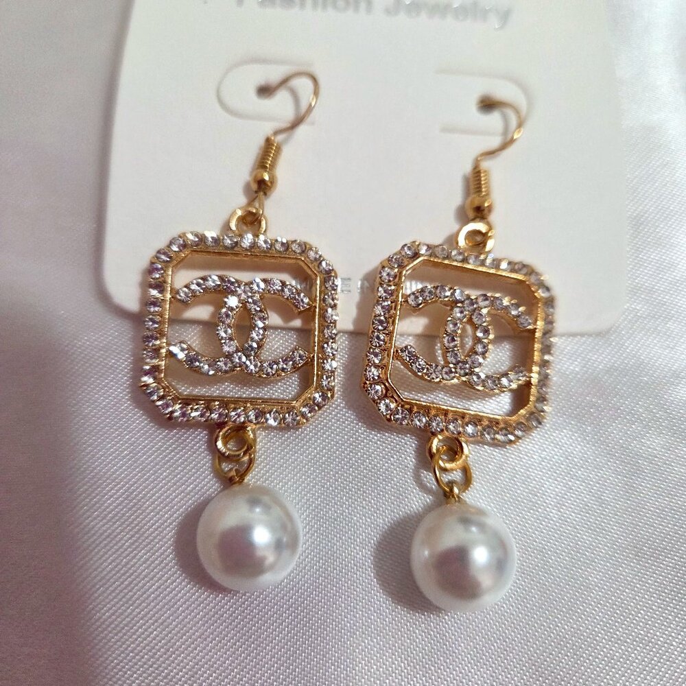 CC Style Rhinestone Gold Tone Pearl Earrings